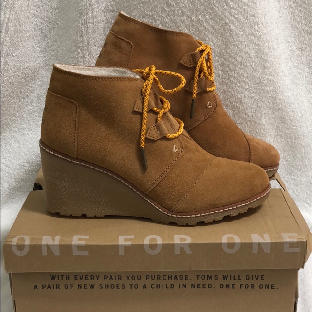 Toms Desert Wedge suede w shearling & faux crepe